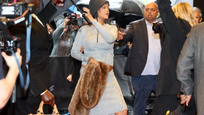 rihanna-chega-a-gala-met-gala-de-seu-terceiro-filho-com-$-ap-rocky