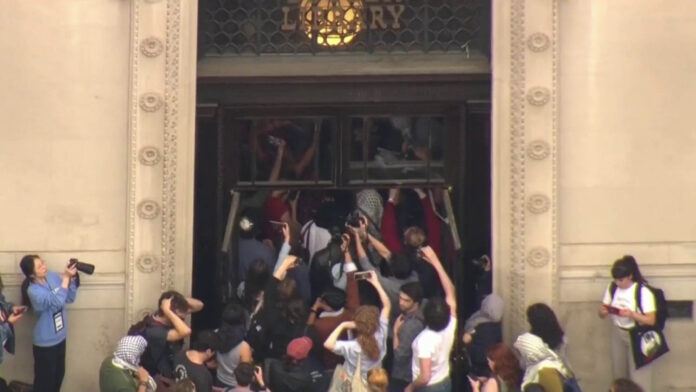 nypd-responds-to-protesters-at-columbia-university
