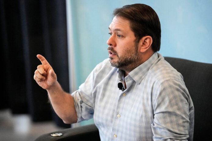 with-a-trip-to-pennsylvania,-senator-ruben-gallego-enters-the-2028-conversation