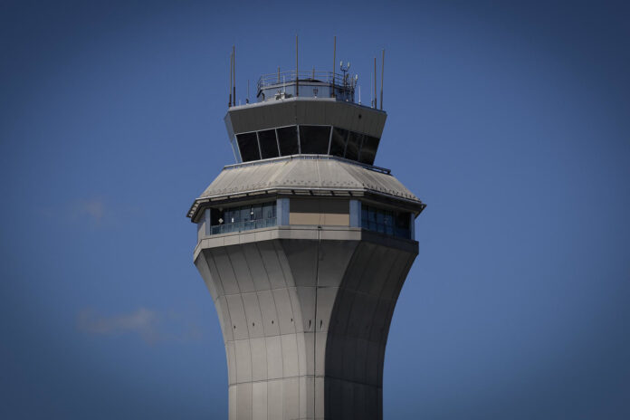 radar-screens-that-serve-newark-liberty-international-airport,-problematic,-gets-dark