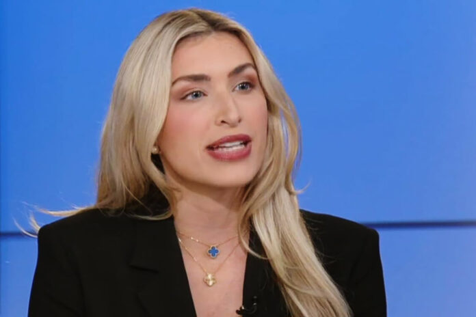 the-fox-news-analyst-faints-and-leaves-the-chair-in-the-air