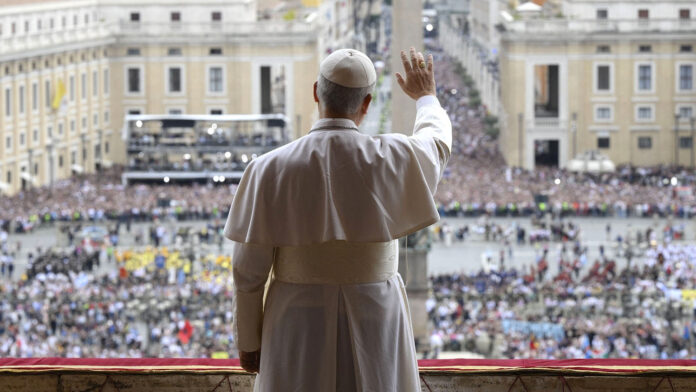 pope-leo-xiv-leads-the-historical-prayer-of-the-first-sunday-as-pontiff
