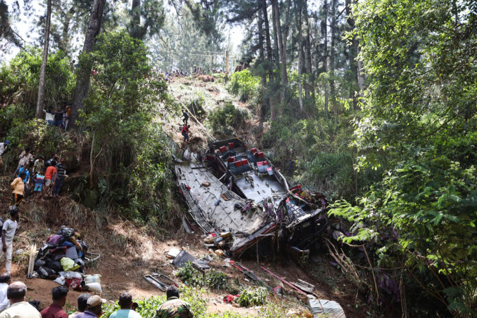 the-passenger-bus-leaves-a-cliff-at-sri-lanka,-killing-21-people-and-injuring-35