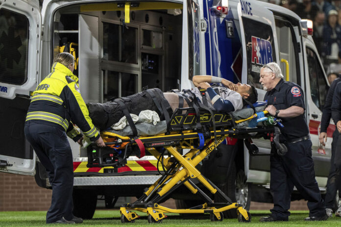 field-player-yankees-leaves-the-game-vs.-ambulance-mariners